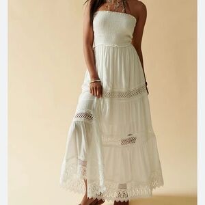 Earthbound Trading Co. 𖤓 White Strapless Tiered Maxi Dress.